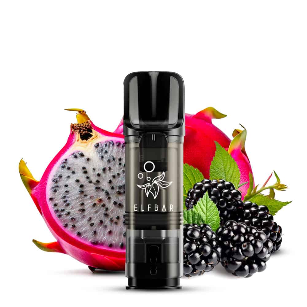 Das Bild zeigt den Pod ELFBAR ELFA in der Sorte Dragon Fruit & Blackberry. Vor einem hellen Hintergrund ist der dunkle Pod zentral platziert, links im Hintergrund ist eine aufgeschnittene Drachenfrucht mit weißem Fruchtfleisch und schwarzen Samen zu sehen, rechts davon eine Gruppe saftiger Brombeeren. Die Farbkomposition – das satte Violett/Rot der Verpackung sowie die fruchtigen Elemente – unterstreicht das exotisch-beerige Geschmacksprofil wirkungsvoll.