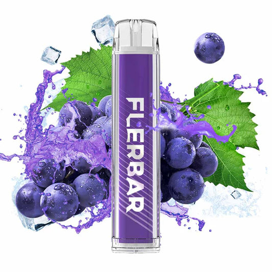 Flerbar Einweg E-Zigarette Grape mit Trauben, Traubenblättern und Eiswürfeln im Hintergrund zur Darstellung eines gekühlten Traubengeschmacks.