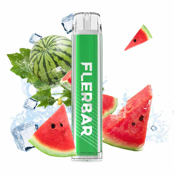 Flerbar Einweg E-Zigarette Watermelon Ice mit Wassermelonenstücken und Eiswürfeln im Hintergrund zur Darstellung eines gekühlten Wassermelonengeschmacks.
