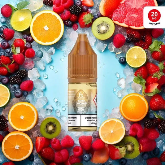 Produktbild des RandM Liquids in der Sorte Berry Lemonade. Eine 10ml Liquidflasche mit goldenem Verschluss steht im Zentrum, umgeben von einem bunten Mix aus Orangen- und Kiwischeiben, Erdbeeren, Himbeeren, Brombeeren und Crushed Ice auf einem hellblauen Hintergrund. Das goldene Etikett zeigt das charakteristische FUMOT-Affen-Logo. Oben rechts befindet sich ein roter Button mit dem Hinweis „20 MG NIKOTIN“. Ein deutscher Gesundheitshinweis ist deutlich am unteren Rand der Flasche platziert.