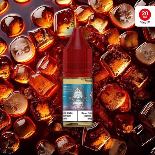 Produktbild des RandM Liquids in der Sorte Cola Ice. Eine 10ml Liquidflasche mit weinrotem Verschluss steht im Zentrum, umgeben von zahlreichen Eiswürfeln in einer sprudelnden Cola-Flüssigkeit. Das Etikett zeigt das charakteristische FUMOT-Affen-Logo auf bläulichem Grund. Oben rechts befindet sich ein roter Button mit dem Hinweis „20 MG NIKOTIN“. Ein deutscher Gesundheitshinweis ist deutlich am unteren Rand der Flasche platziert.