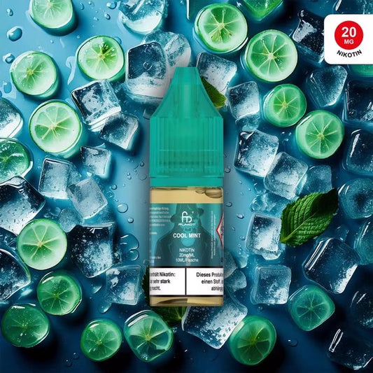 Produktbild des RandM Liquids in der Sorte Cool Mint. Eine 10ml Liquidflasche mit türkisem Verschluss steht im Zentrum, umgeben von Eiswürfeln, grünen Limettenscheiben und einem Minzblatt auf einem blau-grünen Hintergrund. Das Etikett zeigt das charakteristische FUMOT-Affen-Logo auf türkisblauem Grund. Oben rechts befindet sich ein roter Button mit dem Hinweis „20 MG NIKOTIN“. Ein deutscher Gesundheitshinweis ist deutlich am unteren Rand der Flasche platziert.