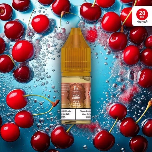 Produktbild des RandM Liquids in der Sorte Fizzy Cherry. Eine 10ml Liquidflasche mit goldenem Verschluss steht im Zentrum, umgeben von zahlreichen frischen roten Kirschen und sprudelnden Luftblasen auf einem leuchtend blauen Hintergrund. Das Etikett zeigt das charakteristische FUMOT-Affen-Logo auf braunem Grund. Oben rechts befindet sich ein roter Button mit dem Hinweis „20 MG NIKOTIN“. Ein deutscher Gesundheitshinweis ist deutlich am unteren Rand der Flasche platziert.