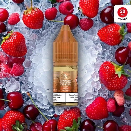 Produktbild des RandM Liquids in der Sorte Strawberry Raspberry Cherry Ice. Eine 10ml Liquidflasche mit goldenem Verschluss steht im Zentrum, umgeben von einem Mix aus frischen Erdbeeren, Himbeeren, Kirschen und Crushed Ice. Auf dem goldenen Etikett ist das FUMOT-Affen-Logo zu sehen. Oben rechts befindet sich ein Button mit dem Hinweis „20 MG NIKOTIN“. Ein deutscher Gesundheitshinweis ist deutlich am unteren Rand der Flasche platziert.