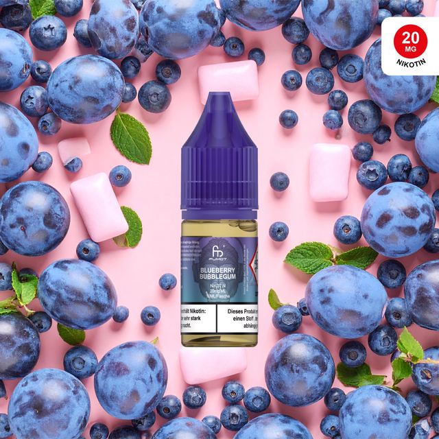 Eine Flasche RandM Tornado Liquid Blueberry Bubblegum, umgeben von süßen Heidelbeeren, bunten Kaugummikugeln und klarem Eis. Ein meisterhaftes Design für fruchtig-süßen Genuss.