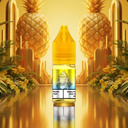 Das spektakuläre RandM Tornado Liquid Pineapple Tropical Energy Kick, zentral inszeniert vor goldenen Ananas-Statuen. Ein meisterhaftes Design für exotische Energie und pure Frische.
