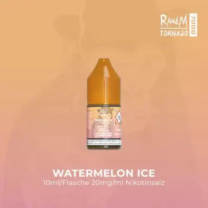 Produktbild des RandM Tornado Liquids in der Sorte Watermelon Ice. Eine 10ml Liquidflasche mit orangefarbenem Verschluss steht im Zentrum vor einem pfirsichfarbenen Hintergrund, auf dem dezent das Logo des RandM-Affen zu sehen ist. Oben rechts befindet sich der Schriftzug „RandM TORNADO 7000“. Unterhalb der Flasche steht groß „WATERMELON ICE“ sowie die Angabe „10ml/Flasche 20mg/ml Nikotinsalz“. Ein deutscher Gesundheitshinweis ist deutlich auf dem Etikett der Flasche sichtbar.