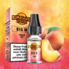 Al Massiva Liquid Big M: Pfirsichfarbenes Liquid mit Pfirsichgeschmack und Ice vor Pfirsichen und Verpackung mit Nikotinwarnung.